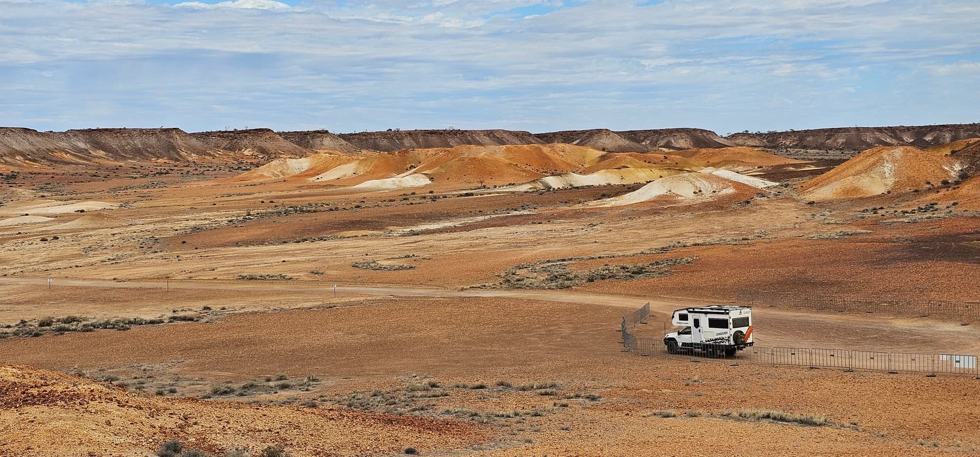 Suncamper overlooking the coloured hills of Kanku-Breakaways Conservation Park, South Australia