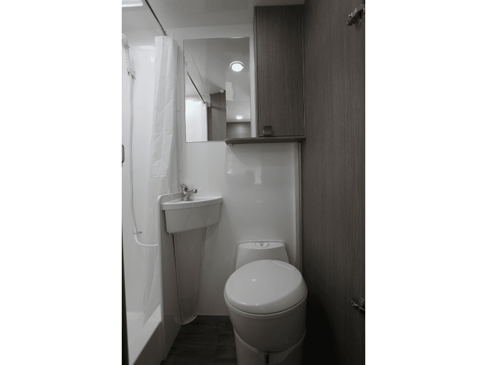 Suncamper Saxby F-2 bathroom detail — bathroom