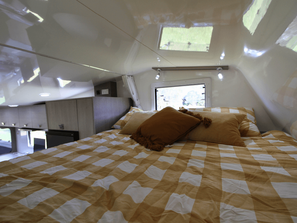 Suncamper Saxby F-2 bed configuration — sleeping