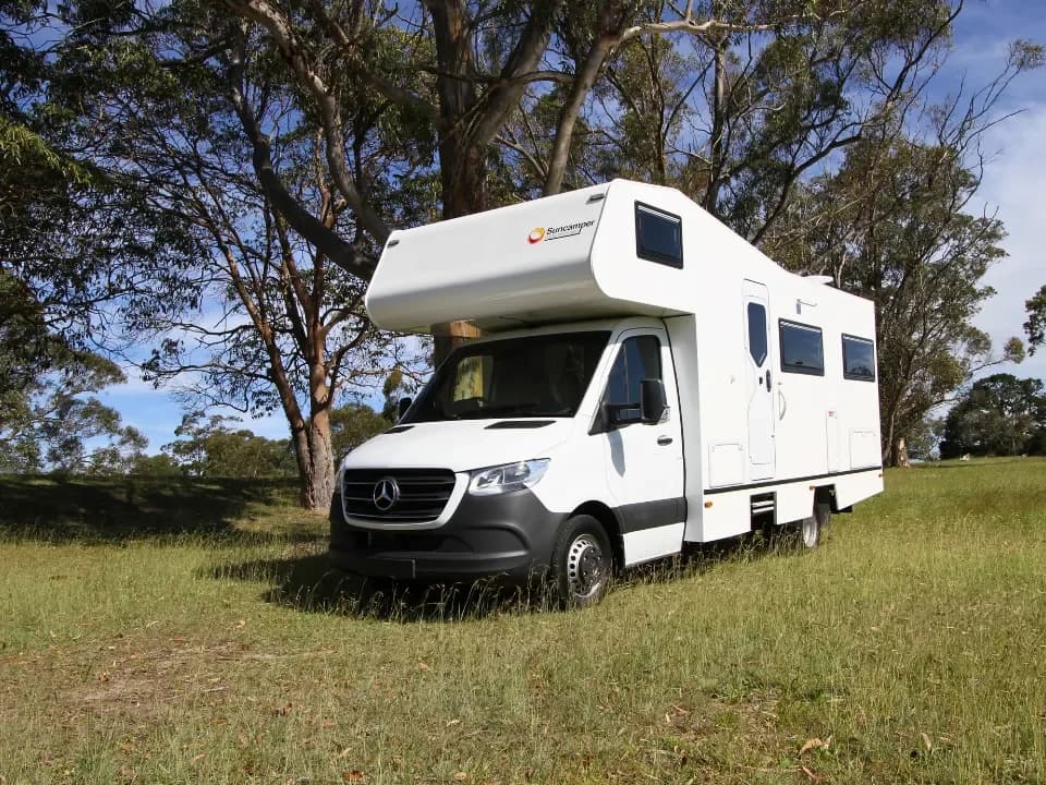 Suncamper Saxby F-2 front quarter — exterior