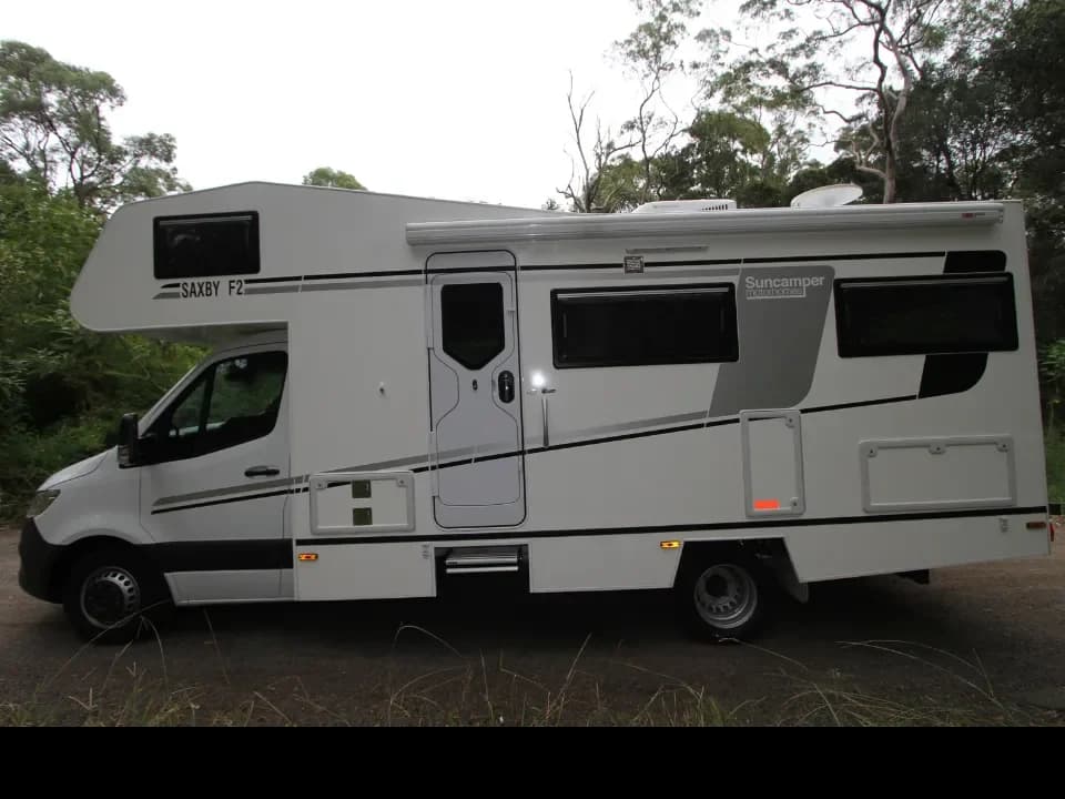 Suncamper Saxby F-2 passenger side — exterior