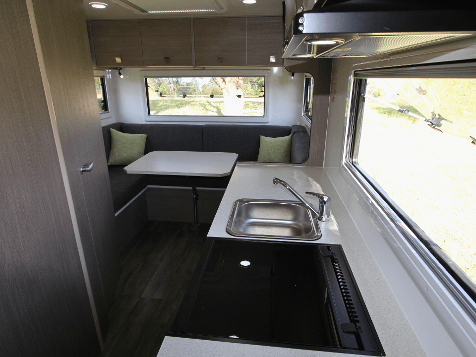 Suncamper Saxby F-2 interior overview — interior