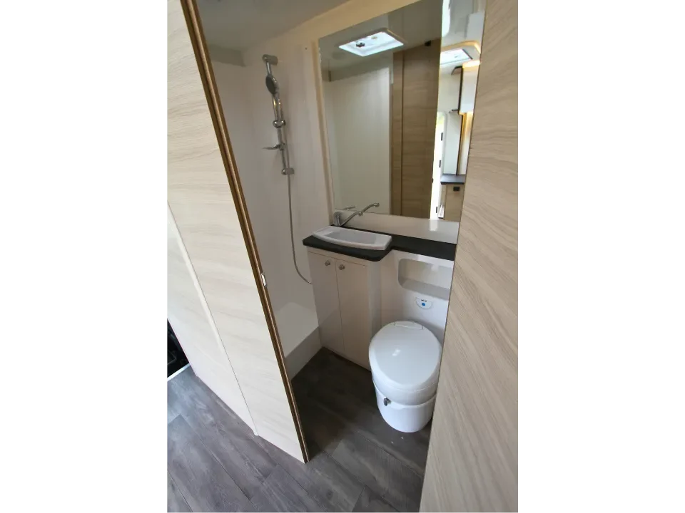 Suncamper Saxby S-2 bathroom overview — bathroom