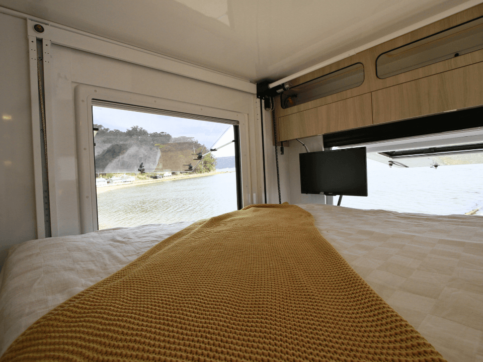Suncamper Saxby S-2 bed area — sleeping