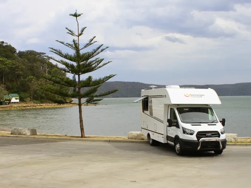 Suncamper Saxby S-2 drivers side front quarter — exterior
