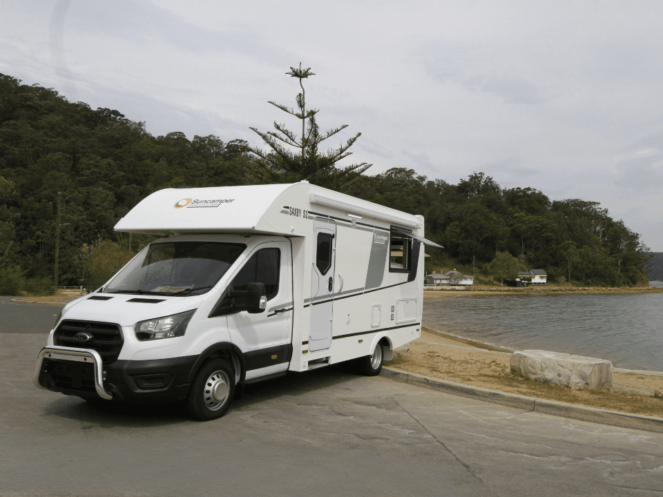 Suncamper Saxby S-2 passenger side front corner — exterior