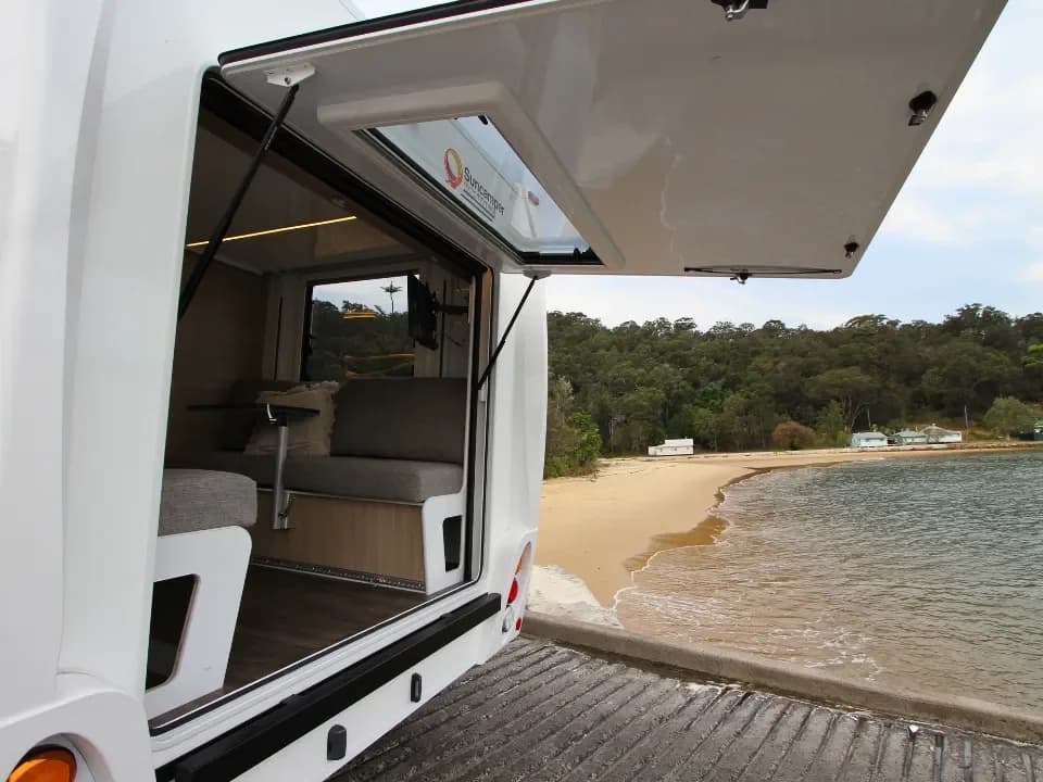 Suncamper Saxby S-2 rear tailgate — exterior