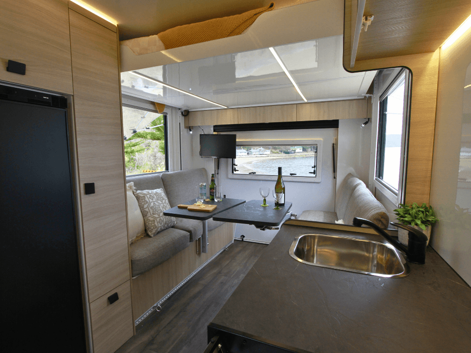 Suncamper Saxby S-2 interior main — interior