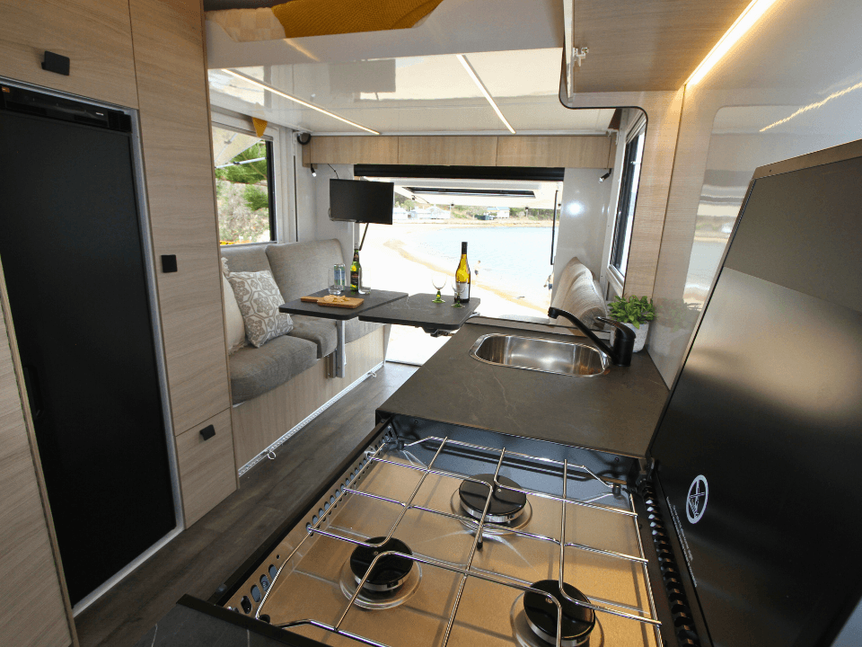 Suncamper Saxby S-2 kitchen — kitchen