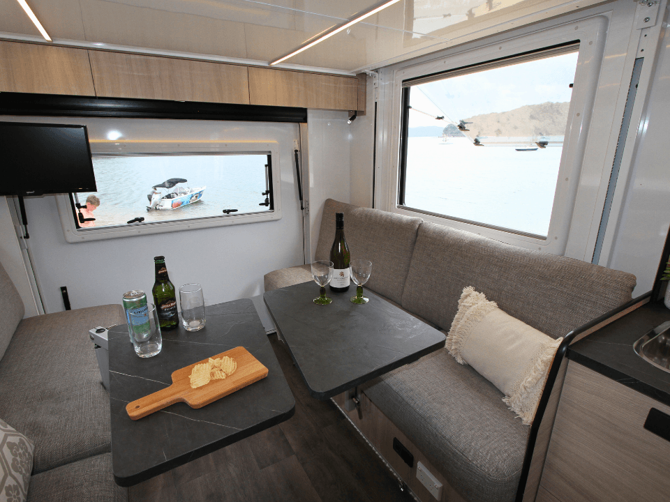 Suncamper Saxby S-2 seating — interior