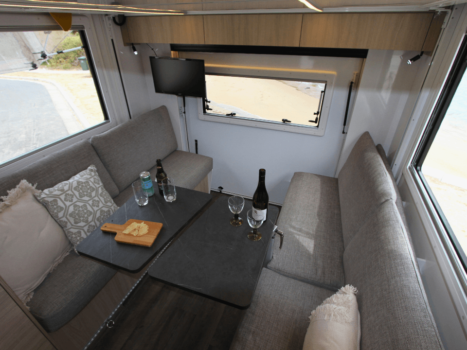Suncamper Saxby S-2 seating configuration — interior