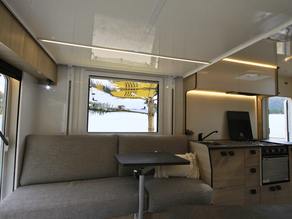 Suncamper Saxby S-2 seating overview — interior