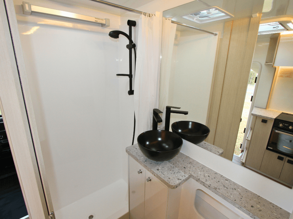 Suncamper Saxby V-2 bathroom overview — bathroom