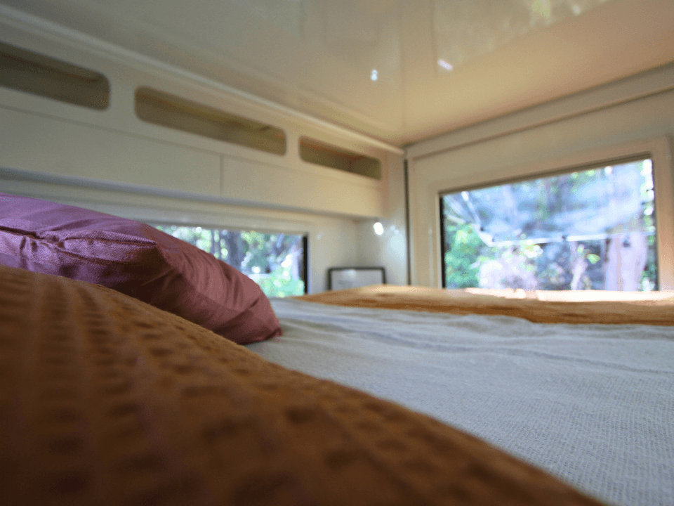 Suncamper Saxby V-2 bed area — sleeping