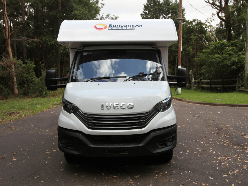 Suncamper Saxby V-2 front exterior — exterior