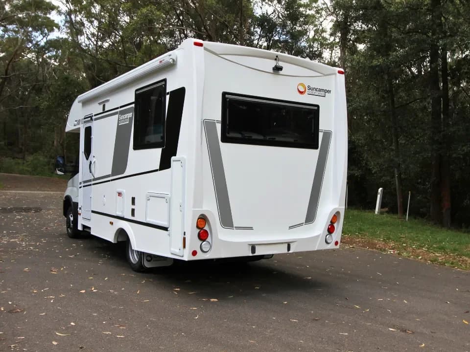 Suncamper Saxby V-2 passenger side rear — exterior