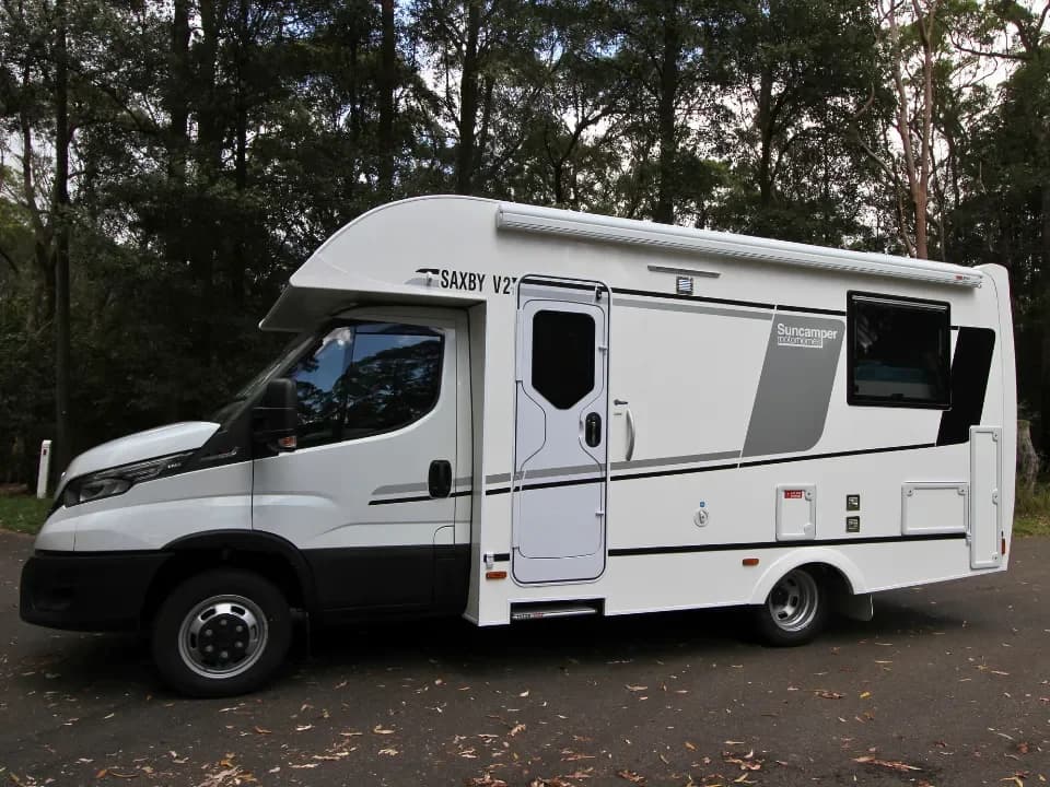 Suncamper Saxby V-2 passenger side — exterior
