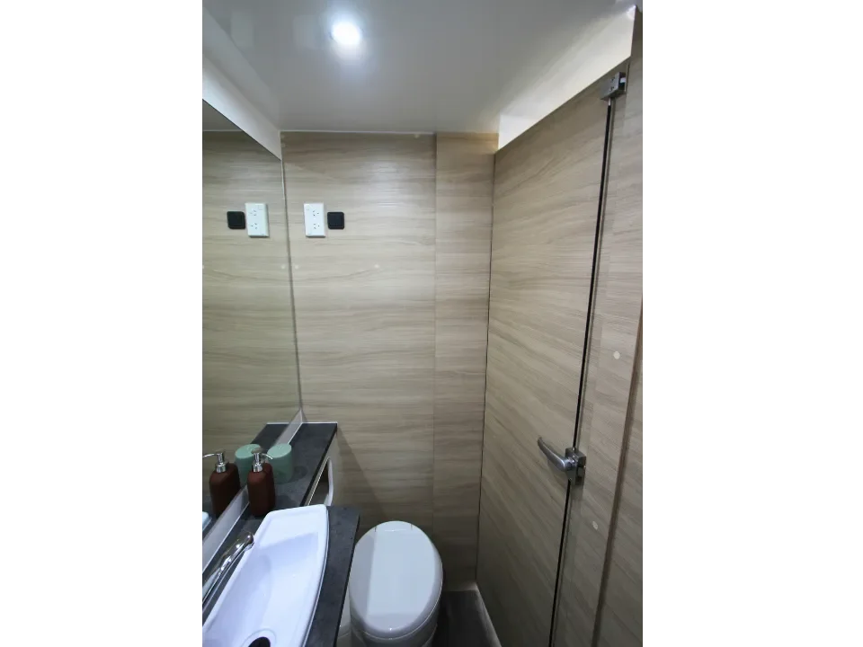 Suncamper Saxby V-2 showroom exterior — exterior