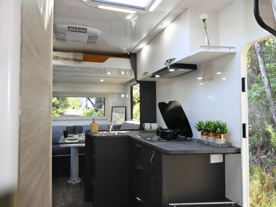 Suncamper Saxby V-2 interior finish — interior