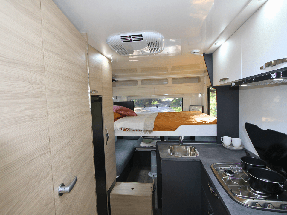Suncamper Saxby V-2 interior storage — interior