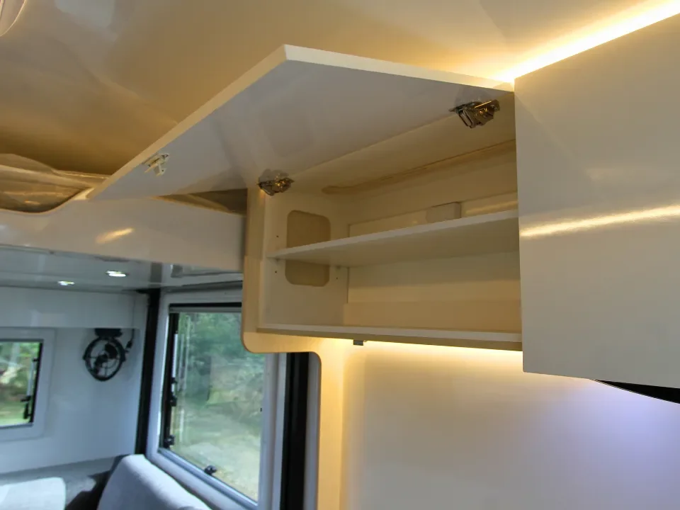 Suncamper Saxby V-2 storage — interior