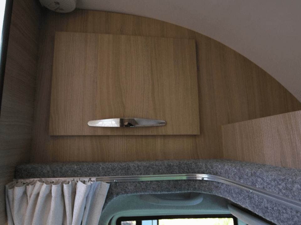 Suncamper Saxby V-2 storage configuration — interior