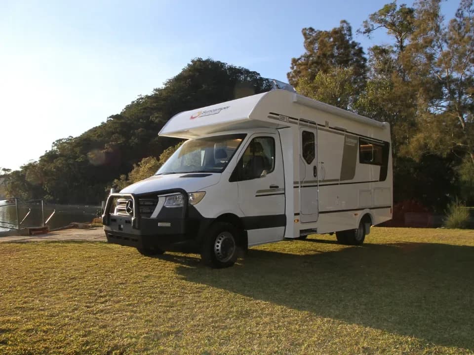 Suncamper Saxby X-2 front quarter — exterior