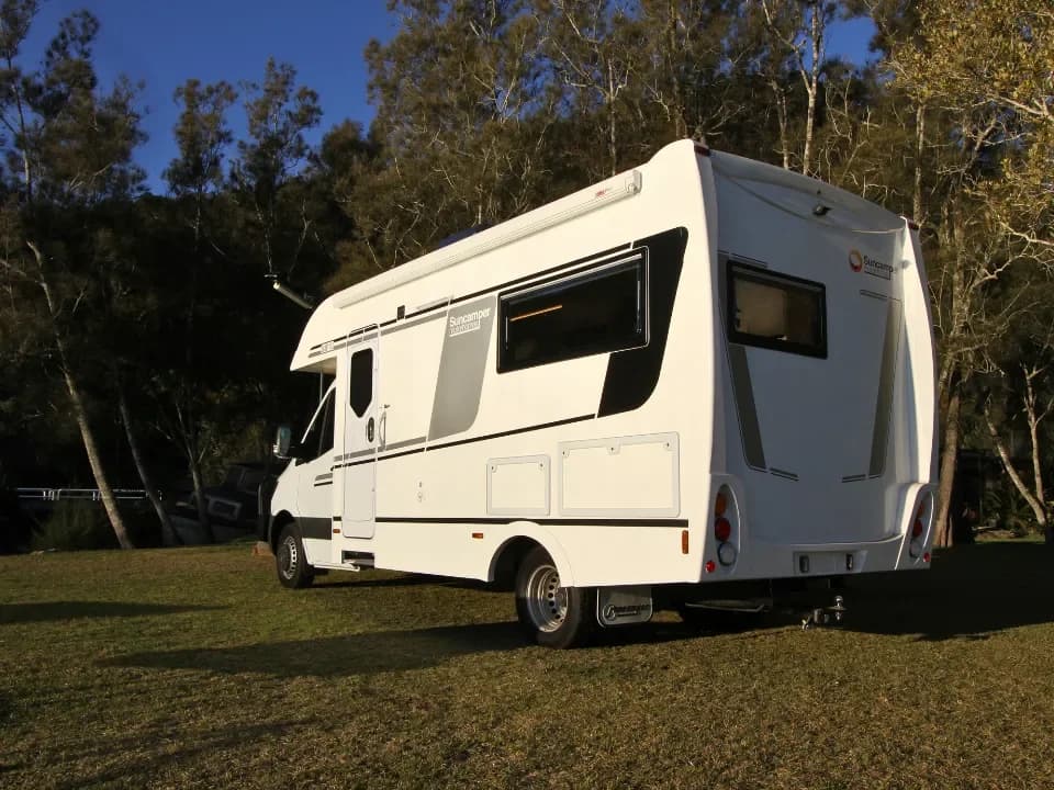 Suncamper Saxby X-2 passenger side rear quarter — exterior