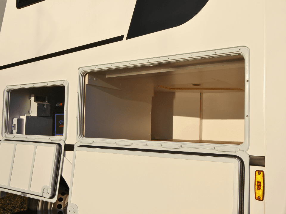 Suncamper Saxby X-2 storage — interior
