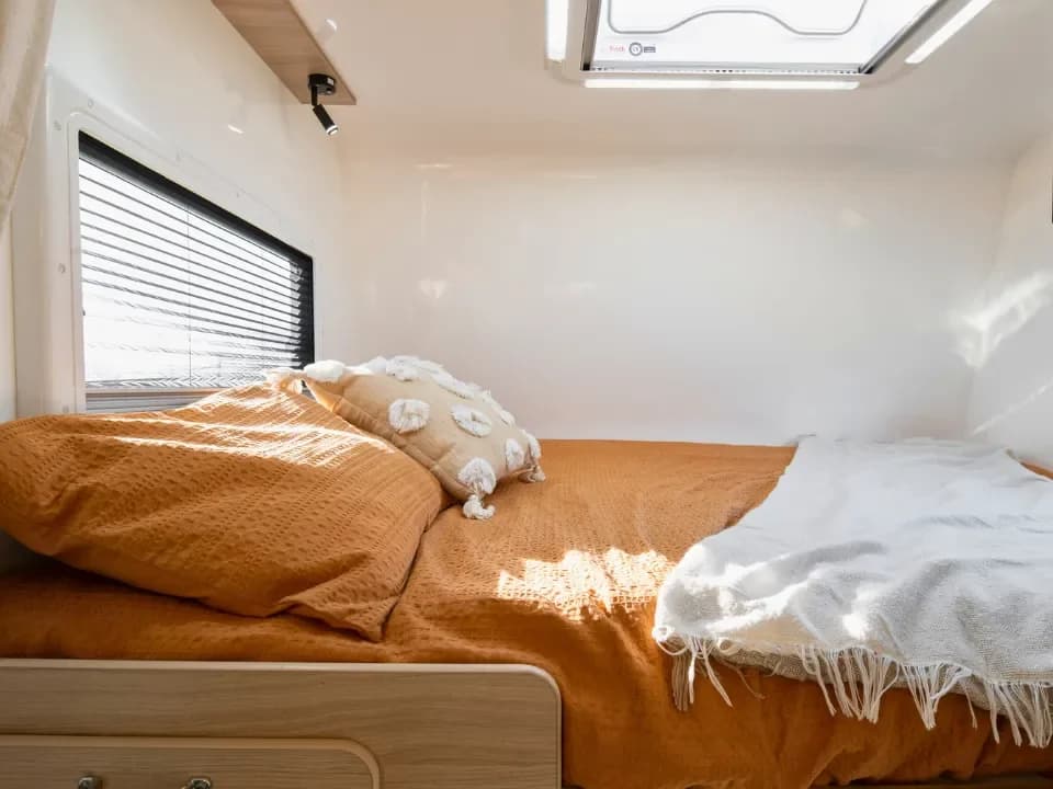 Suncamper Sherwood Conqueror 2.0 bed area