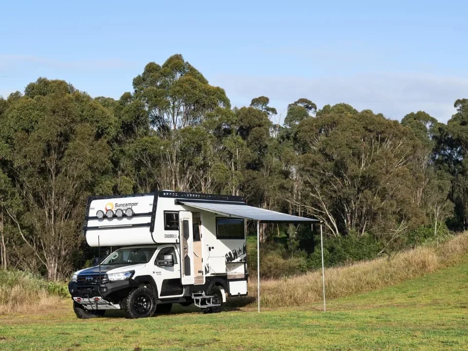 Suncamper Sherwood Conqueror 2.0 passenger side view