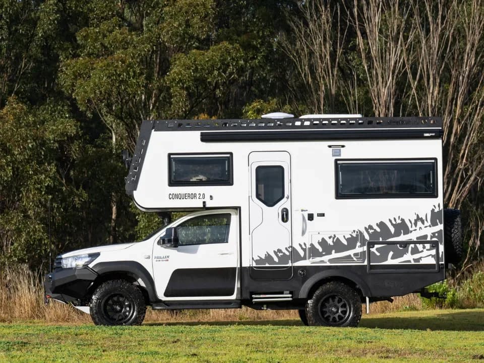 Suncamper Sherwood Conqueror 2.0 passenger side