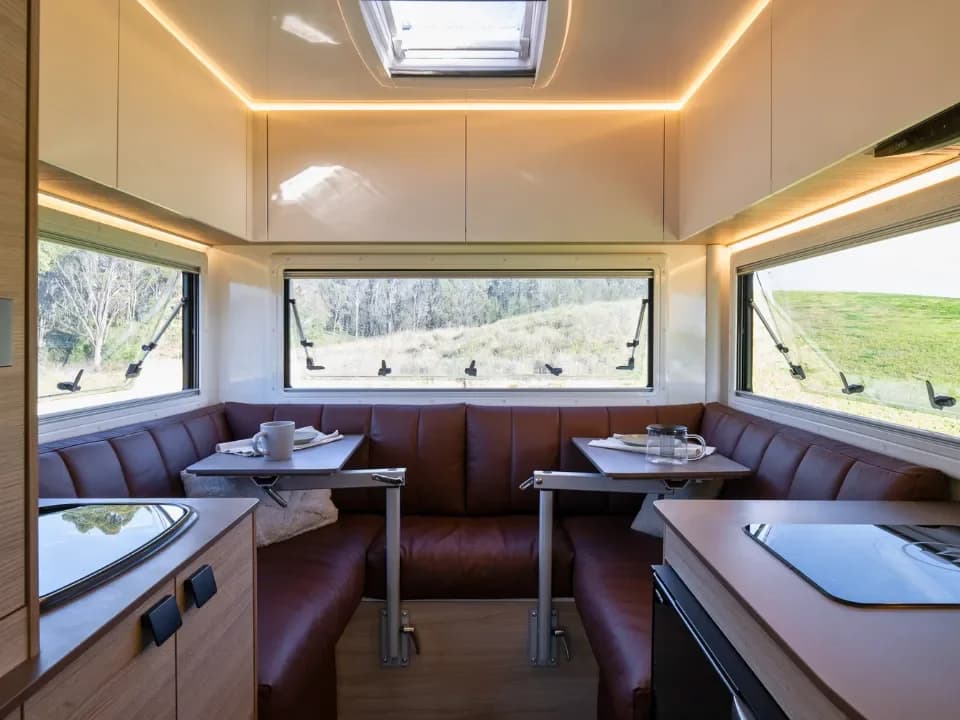 Suncamper Sherwood Conqueror 2.0 interior overview