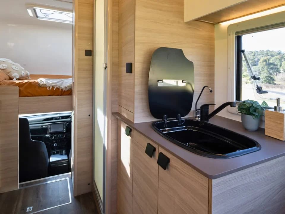 Suncamper Sherwood Conqueror 2.0 interior detail