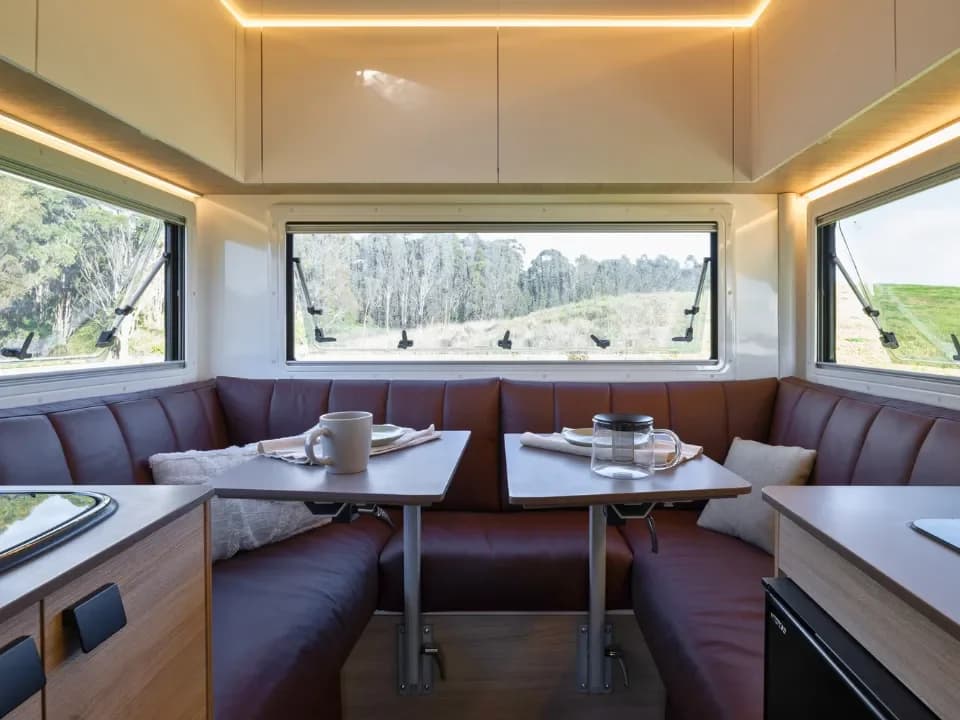 Suncamper Sherwood Conqueror 2.0 interior layout