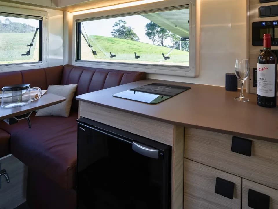 Suncamper Sherwood Conqueror 2.0 kitchen appliances