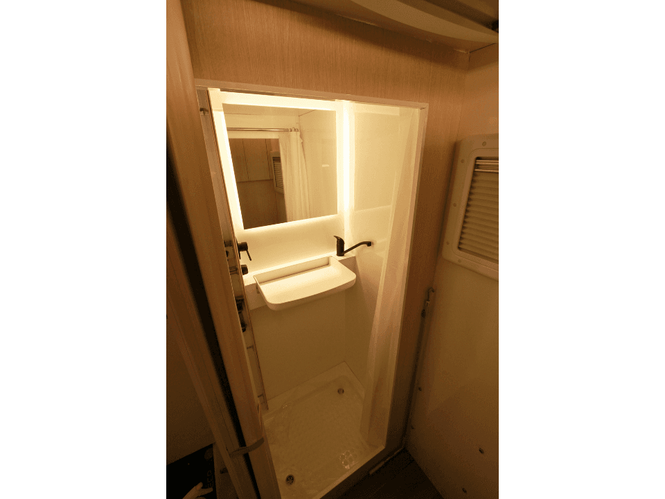 Suncamper Sherwood Conqueror 3.0 bathroom detail