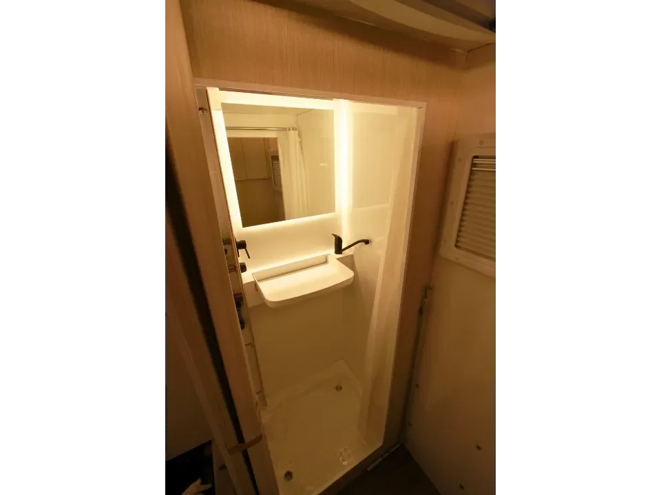 Suncamper Sherwood Conqueror 3.0 bathroom detail