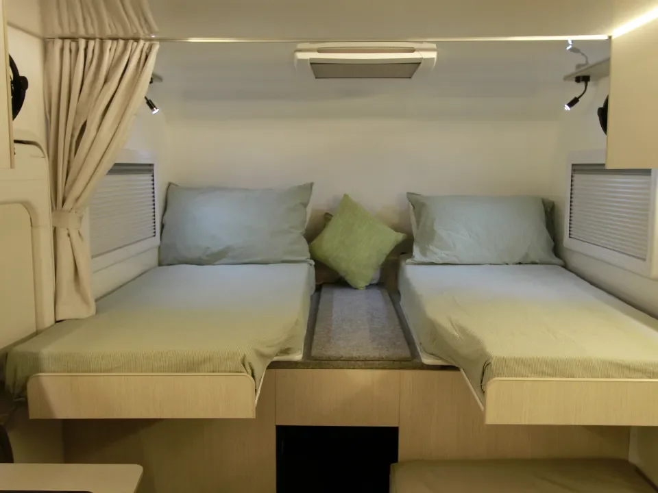 Suncamper Sherwood Conqueror 3.0 North South Singles bed detail