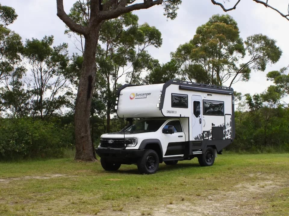 Suncamper Sherwood Conqueror 3.0 front passenger quarter angle