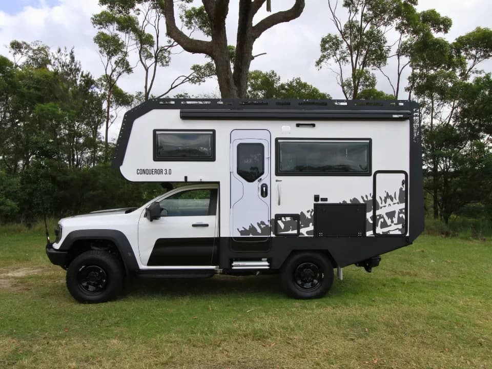 Suncamper Sherwood Conqueror 3.0 passenger side exterior