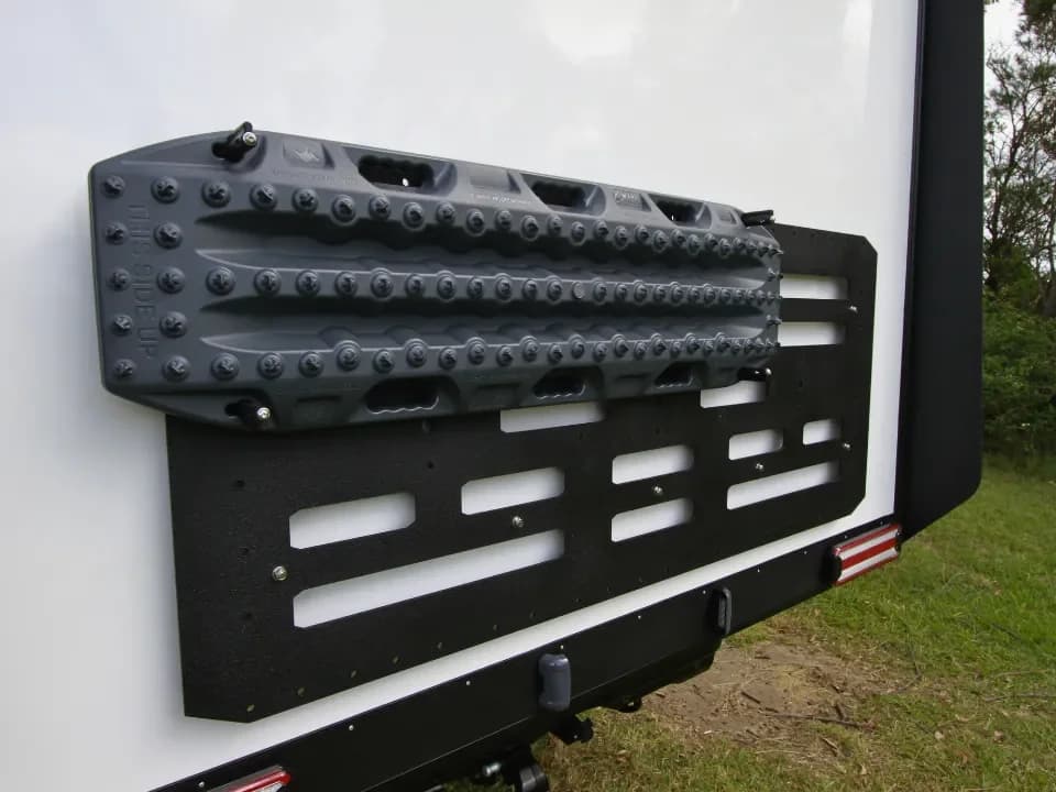 Suncamper Sherwood Conqueror 3.0 rear utility bar