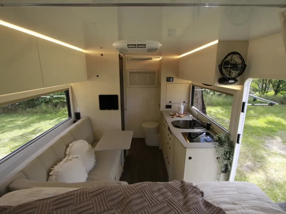 Suncamper Sherwood Conqueror 3.0 interior overview