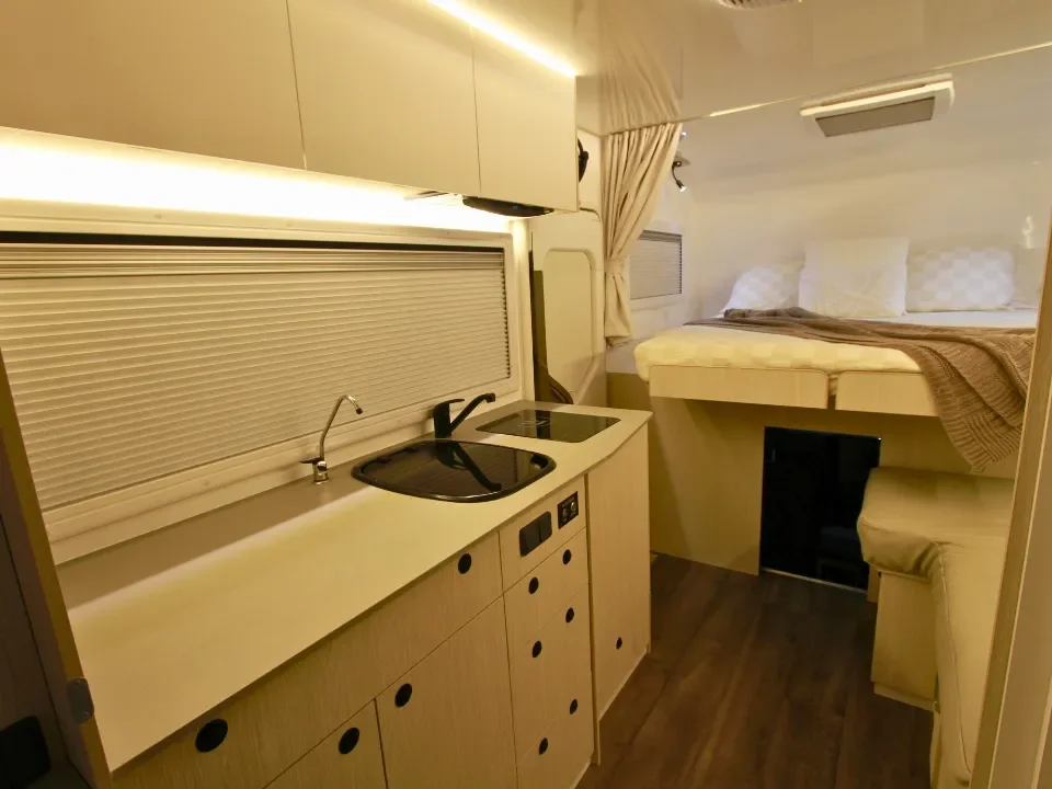 Suncamper Sherwood Conqueror 3.0 kitchen overview