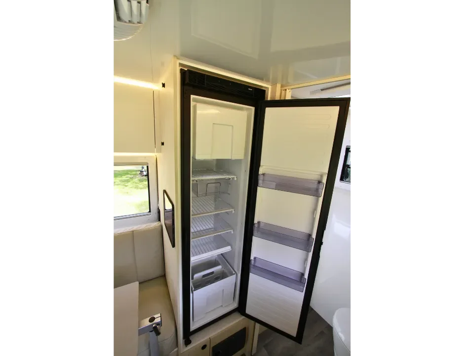 Suncamper Sherwood Conqueror 3.0 kitchen appliances