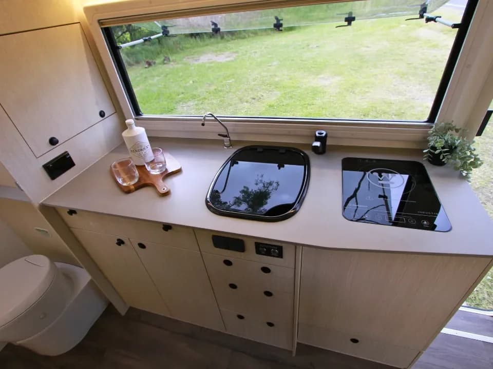 Suncamper Sherwood Conqueror 3.0 kitchen benchtop