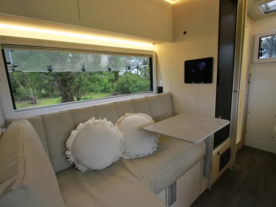 Suncamper Sherwood Conqueror 3.0 seating area