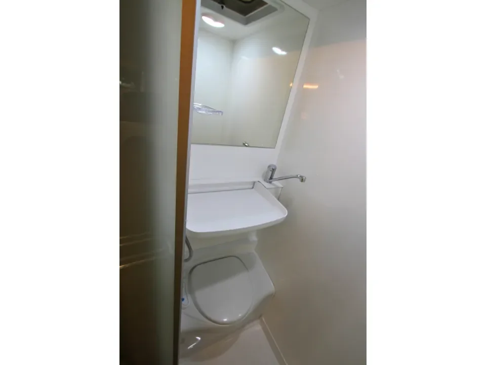 Suncamper Sherwood E-2 bathroom detail