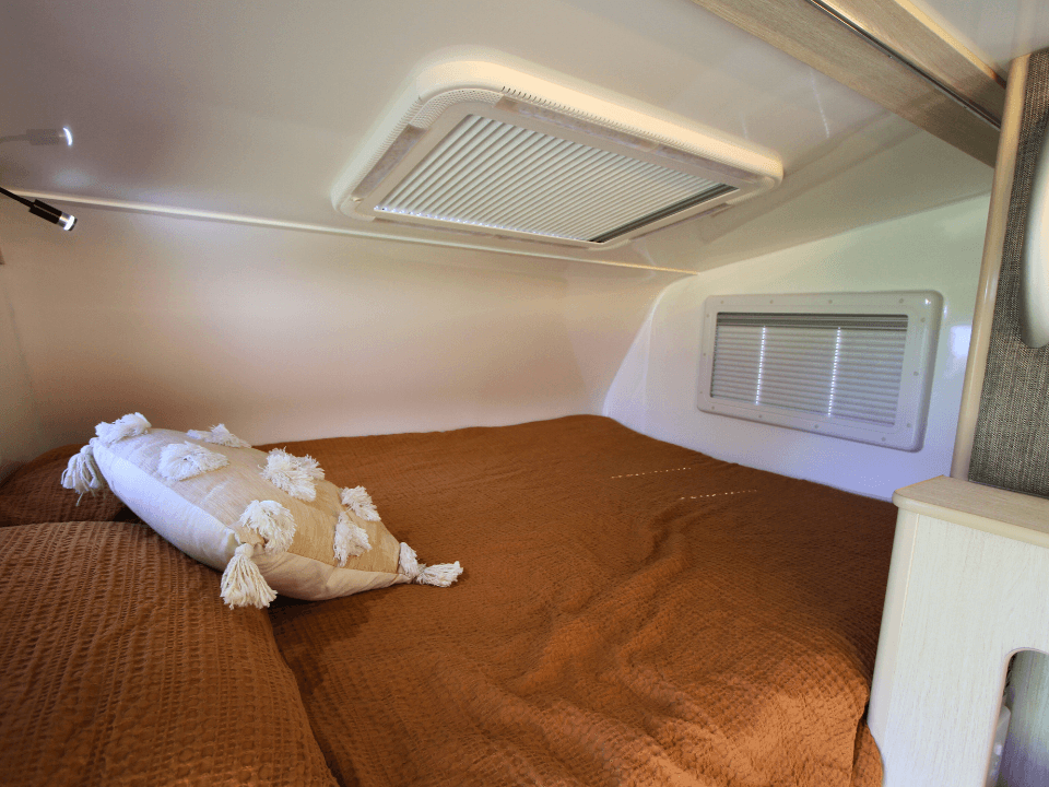 Suncamper Sherwood E-2 bed configuration