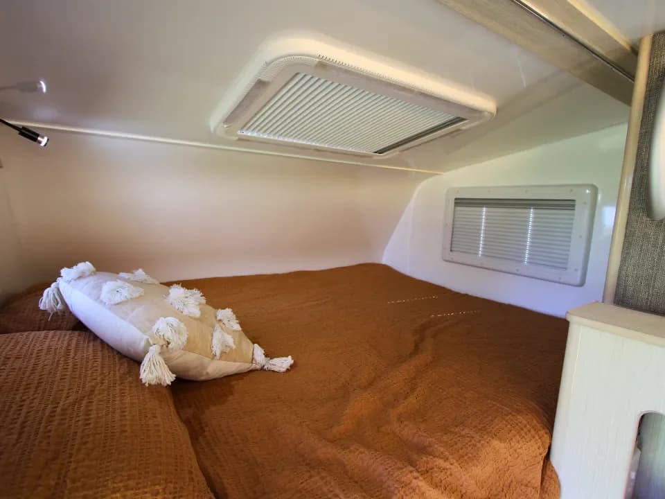 Suncamper Sherwood E-2 bed configuration